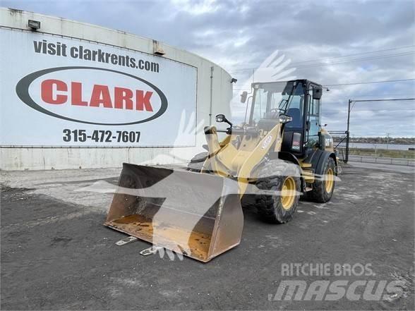 CAT 908M Фронтальні навантажувачі
