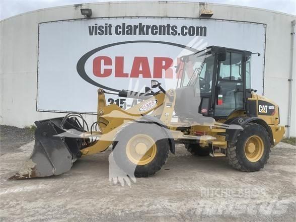 CAT 908M Фронтальні навантажувачі