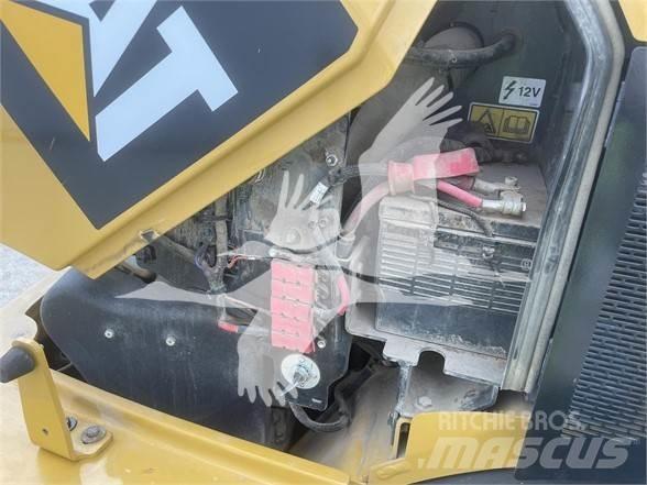 CAT 908M Фронтальні навантажувачі