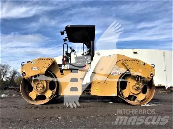 CAT CB64 Грунтові котки
