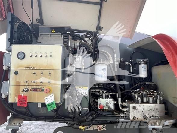 SkyJack SJ66T Телескопічні підйомники