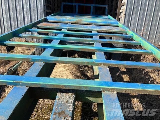  PAALIKÄRRY Причепи для тюків
