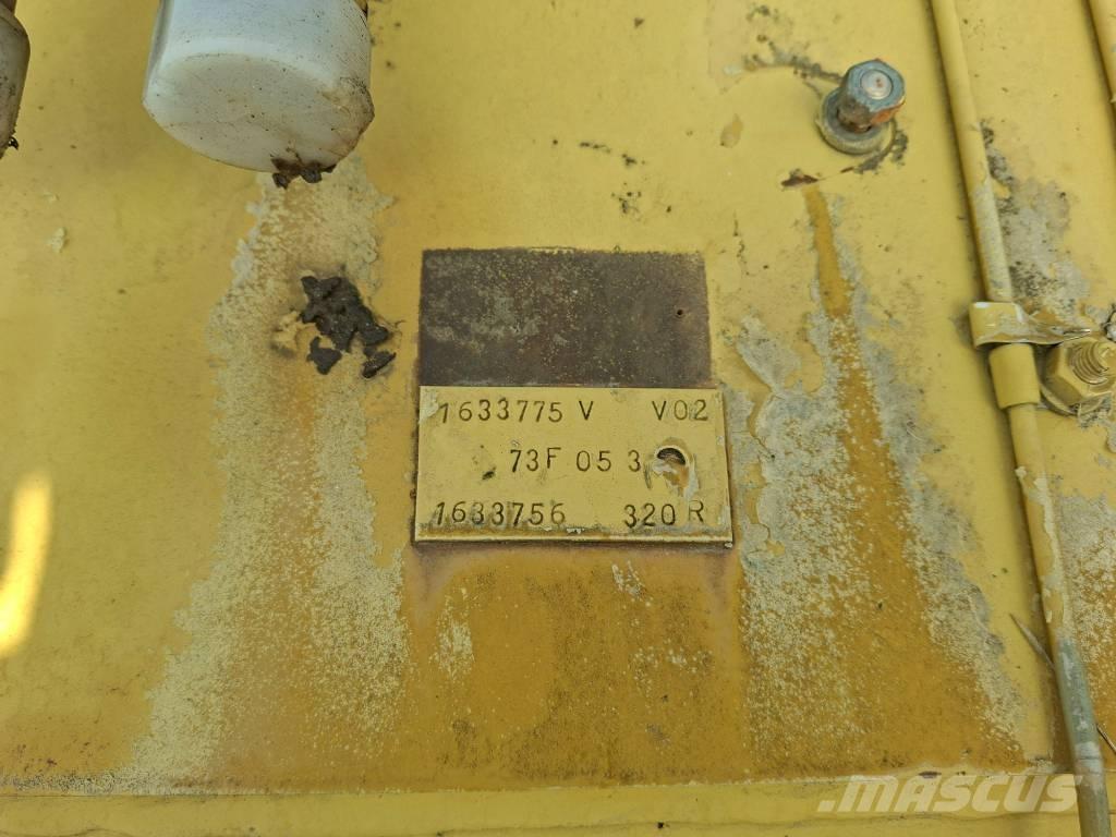 CAT 320 C L Гусеничні екскаватори