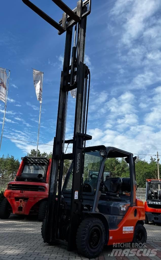 Toyota 02-8 FG F 25 Газові навантажувачі