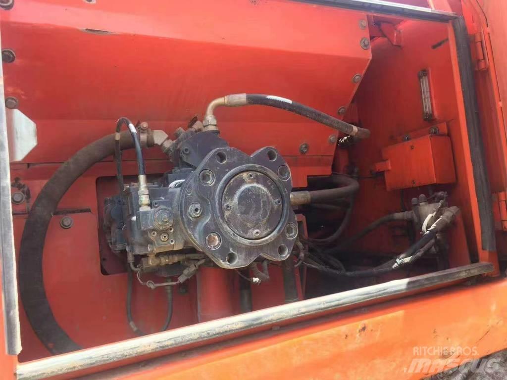 Hitachi ZX 210 Гусеничні екскаватори