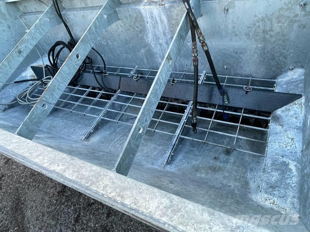 Sami SAMI SLD-18 Розсіювачі солі та піску