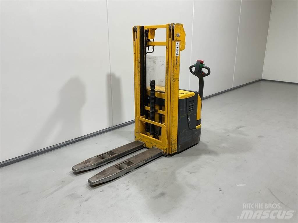 Jungheinrich EJC12 Самохідні електроштабелери