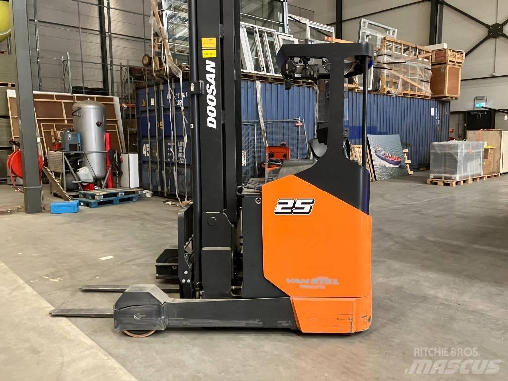 Doosan BR25JW-9 Річ-трак із високим підйомом