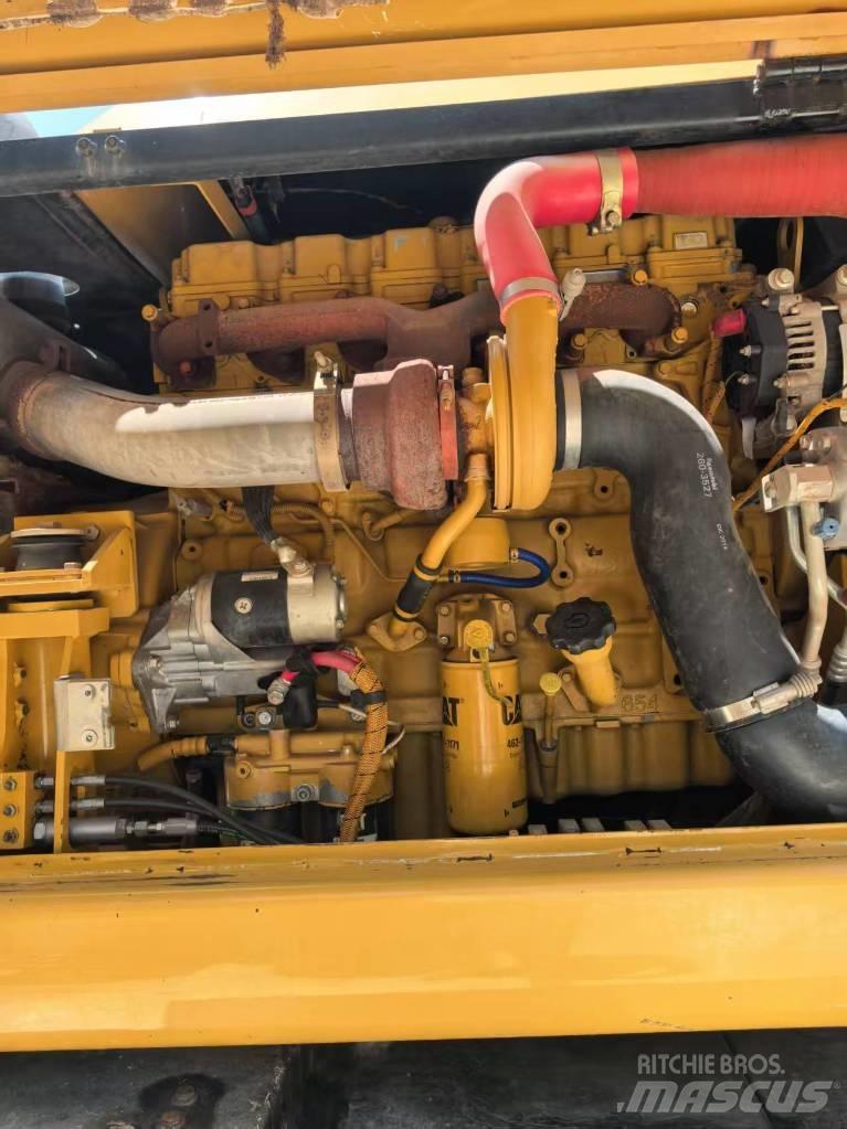 CAT M 320 Колісні екскаватори