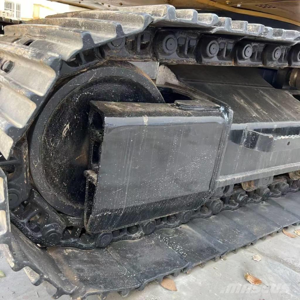CAT 320d2 Середні екскаватори 7т. - 12т.