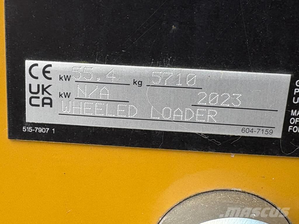 CAT 906 Фронтальні навантажувачі