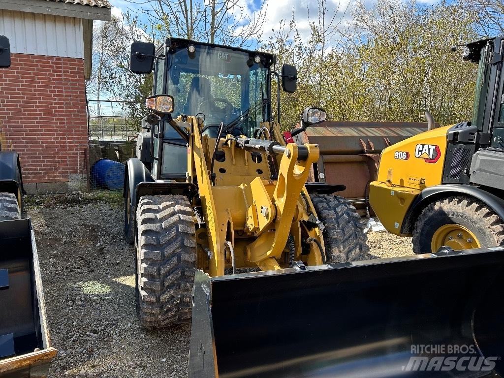 CAT 906 Фронтальні навантажувачі