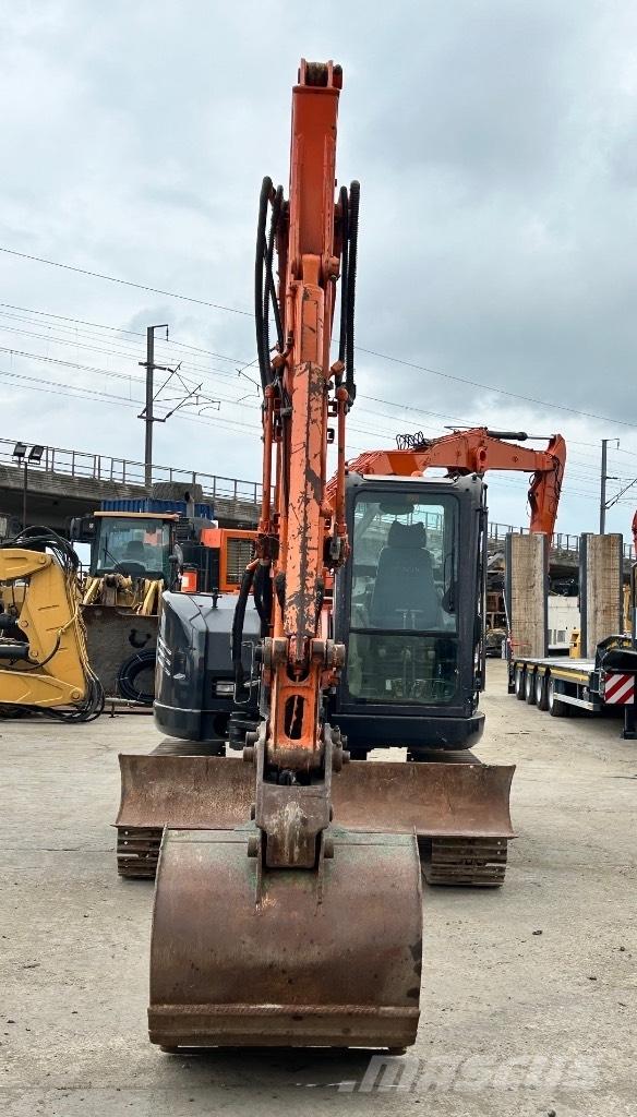 Hitachi Zaxis 85 USB Середні екскаватори 7т. - 12т.