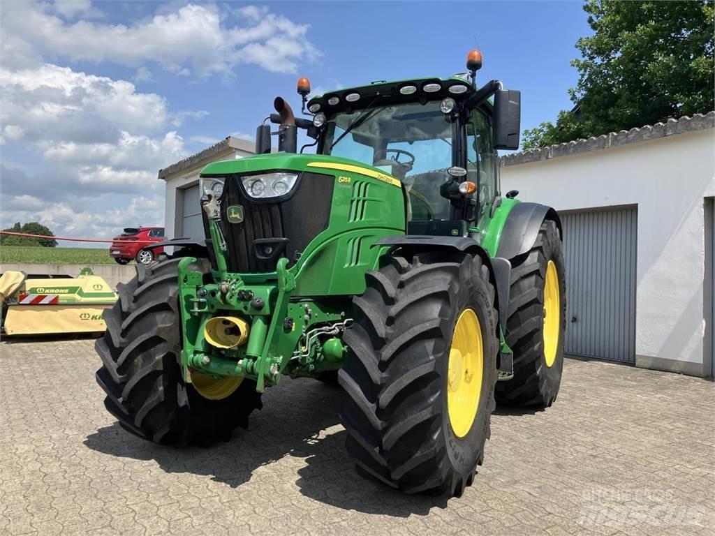 John Deere 6215R Трактори