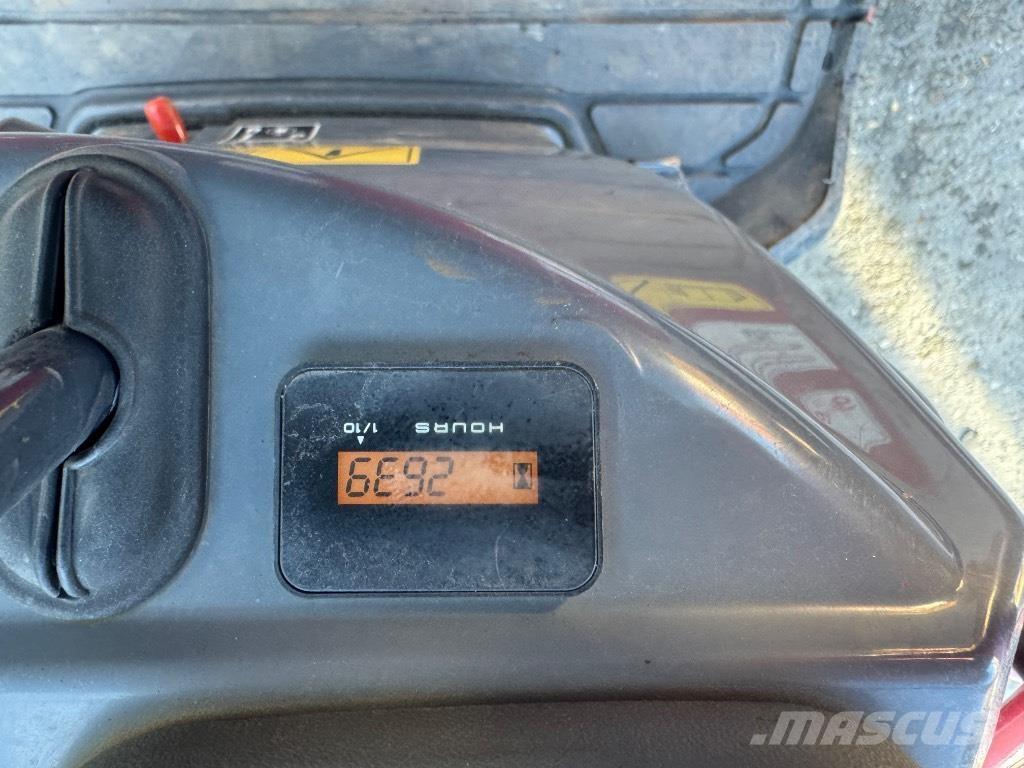 Yanmar SV08 (1E826) Міні-екскаватори < 7т