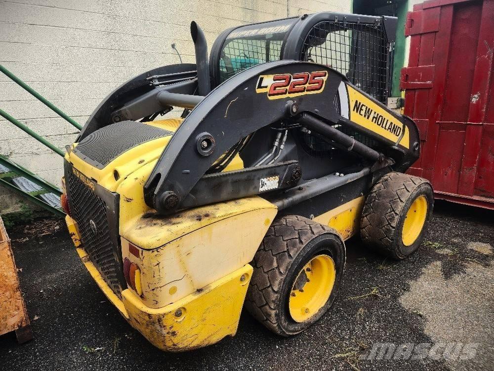 New Holland 225L Міні-навантажувачі