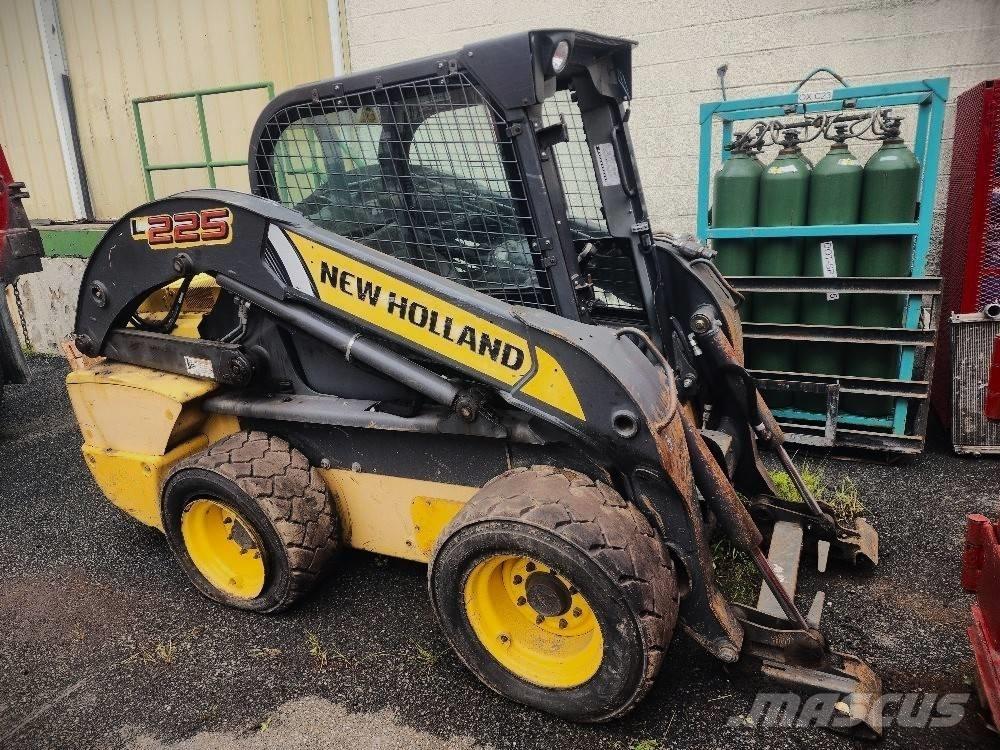 New Holland 225L Міні-навантажувачі