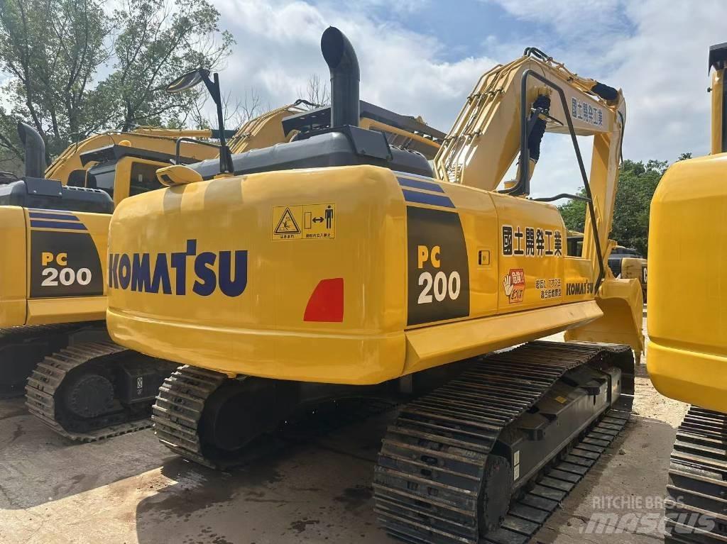 Komatsu PC 200 Гусеничні екскаватори