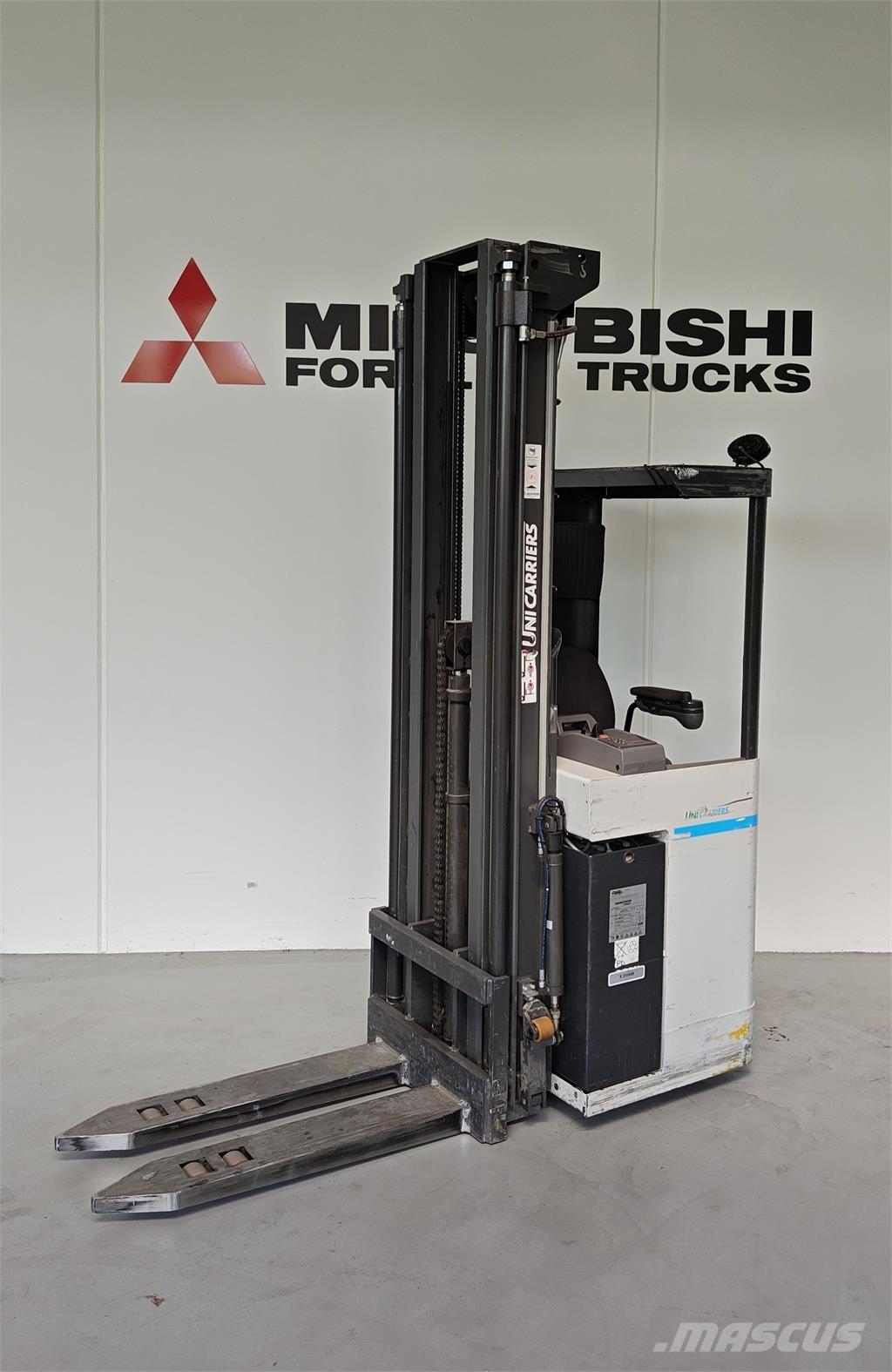 Atlet XSN160 Самохідні електроштабелери