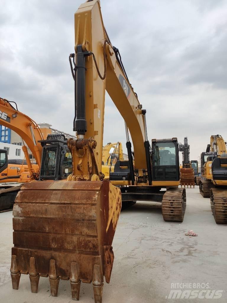 CAT 329 D Гусеничні екскаватори