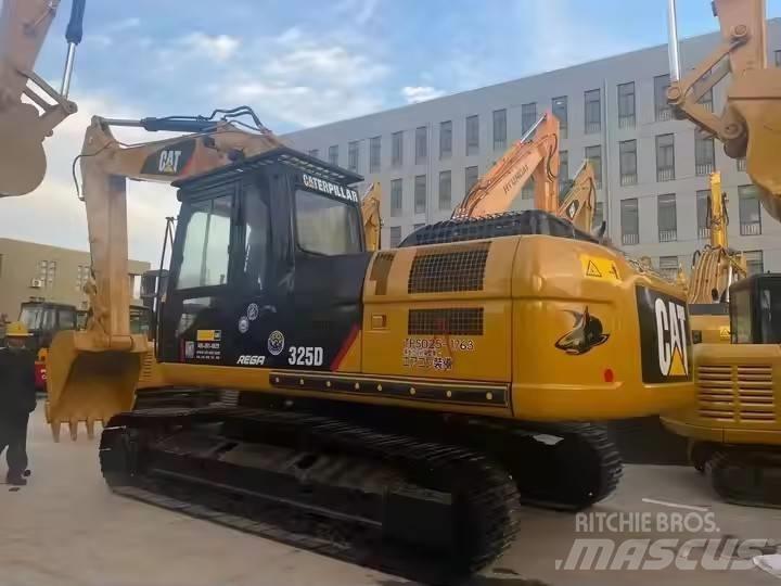 CAT CAT325D Середні екскаватори 7т. - 12т.