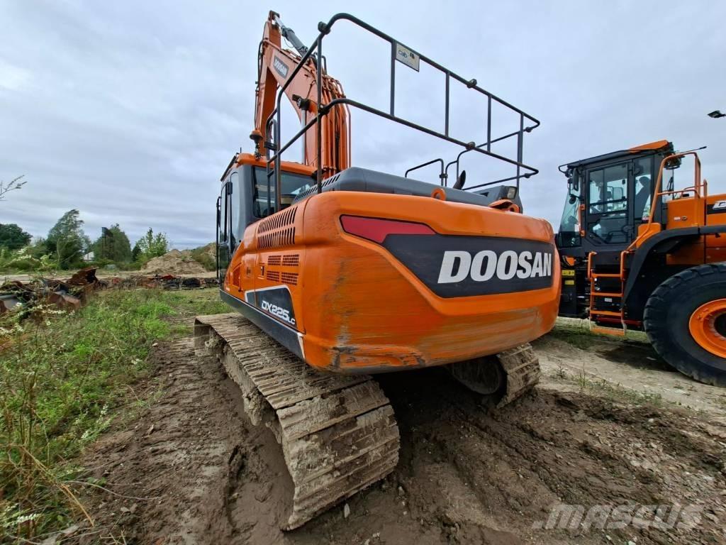 Doosan DX 225 LC-5 Гусеничні екскаватори