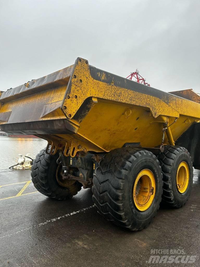Komatsu HM 300-3 Зчленовані самоскиди