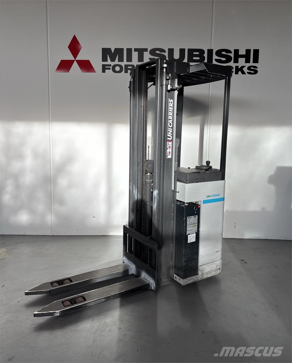 Atlet A160 Самохідні електроштабелери