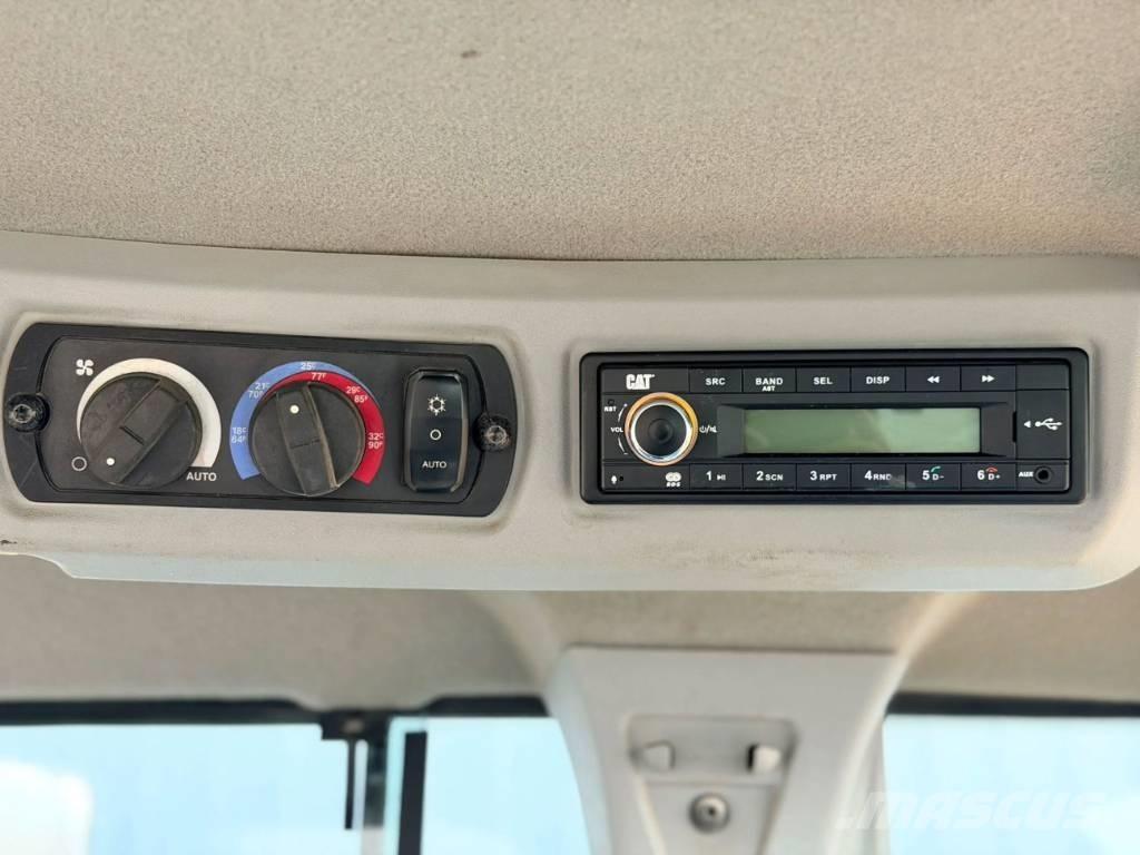 CAT 930M Фронтальні навантажувачі