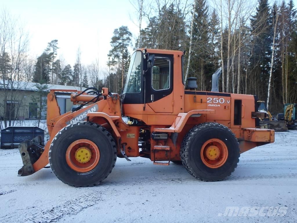 Daewoo Mega 250 4x4 Фронтальні навантажувачі