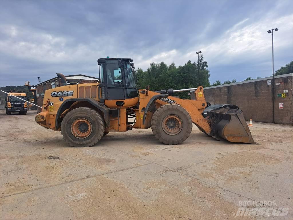 CASE 821 FXR Фронтальні навантажувачі