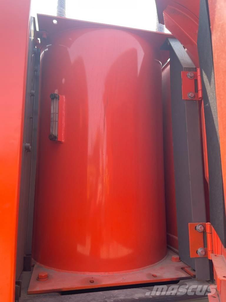 Hitachi ZX 240 Гусеничні екскаватори