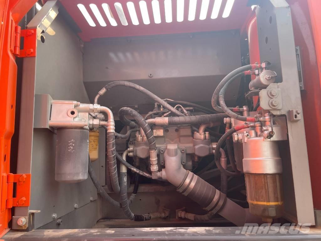 Hitachi ZX 240 Гусеничні екскаватори