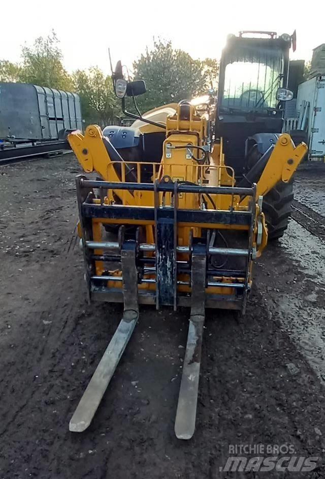 JCB 540-140 Телескопічні навантажувачі