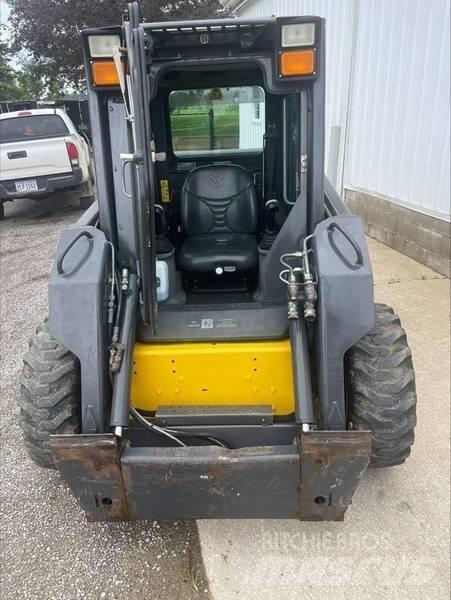 New Holland L 170 Міні-навантажувачі