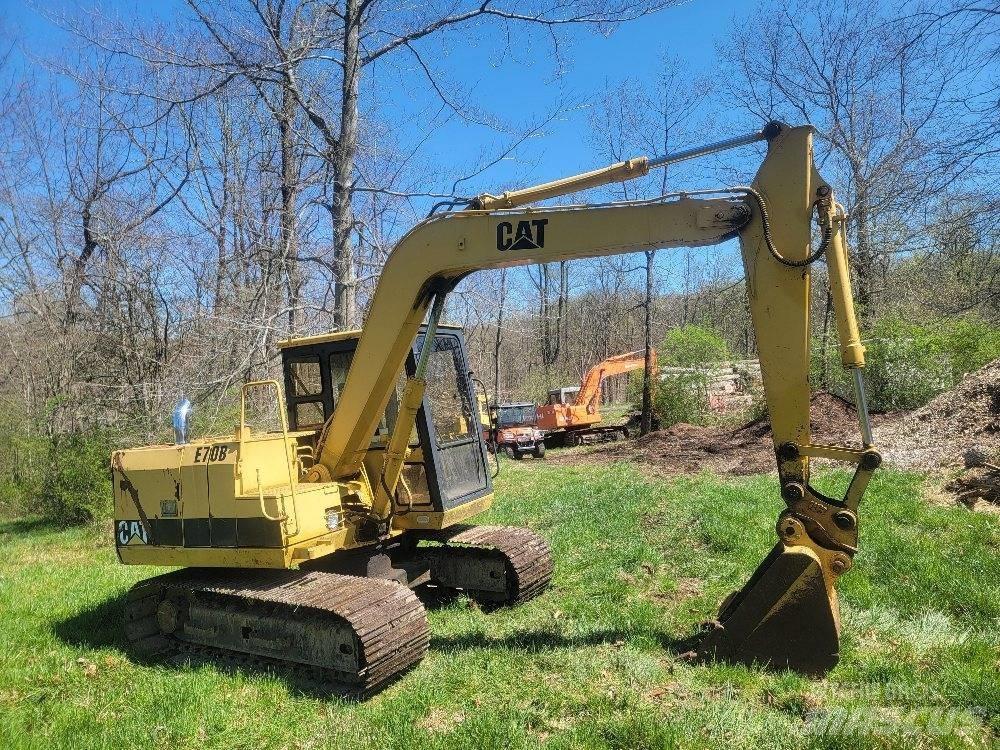 CAT E 70 B Гусеничні екскаватори