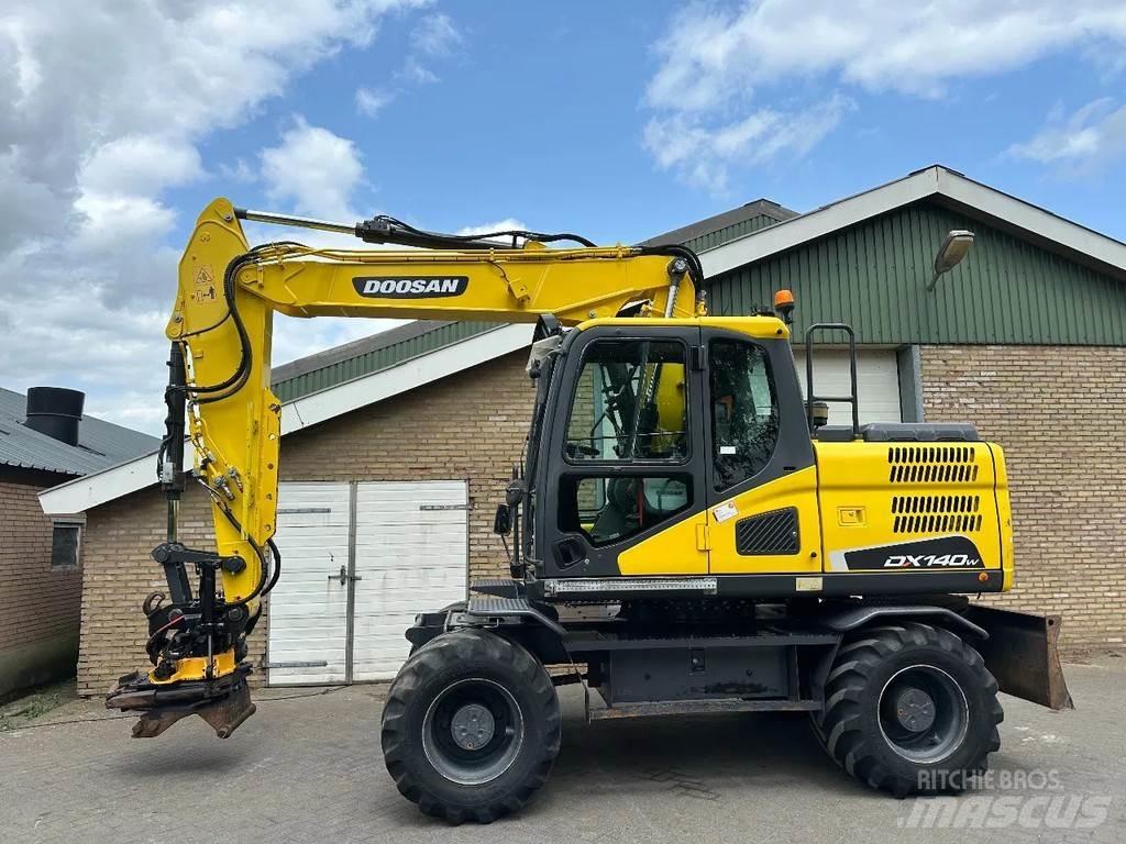 Doosan DX140W-5 Колісні екскаватори