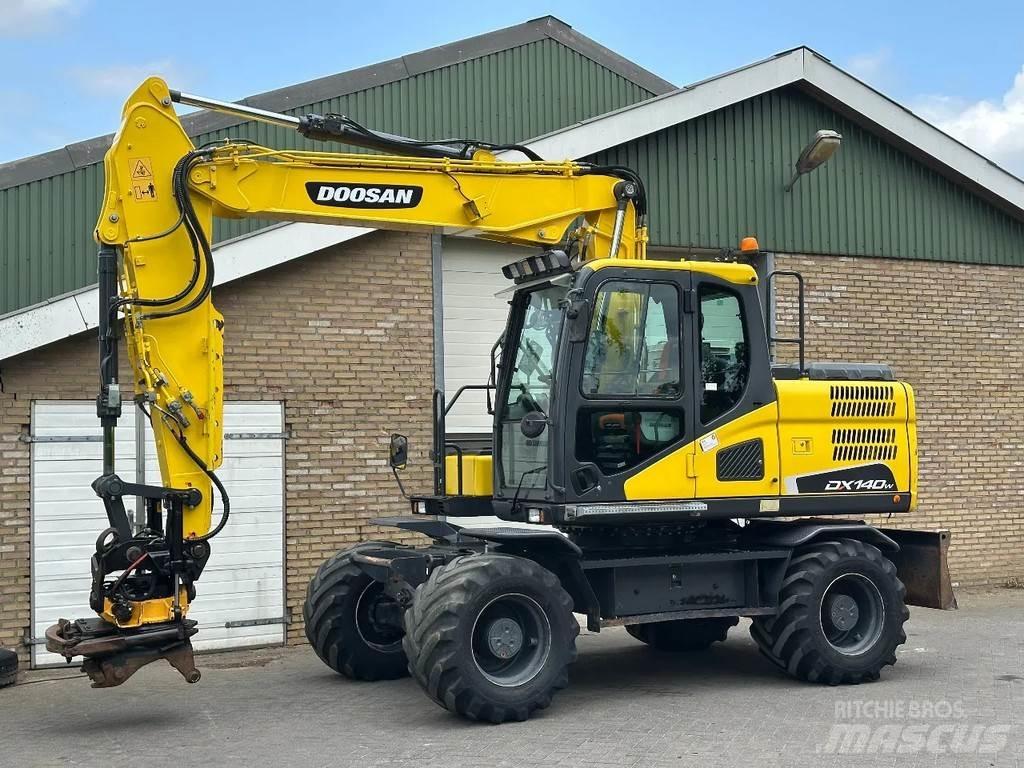 Doosan DX140W-5 Колісні екскаватори
