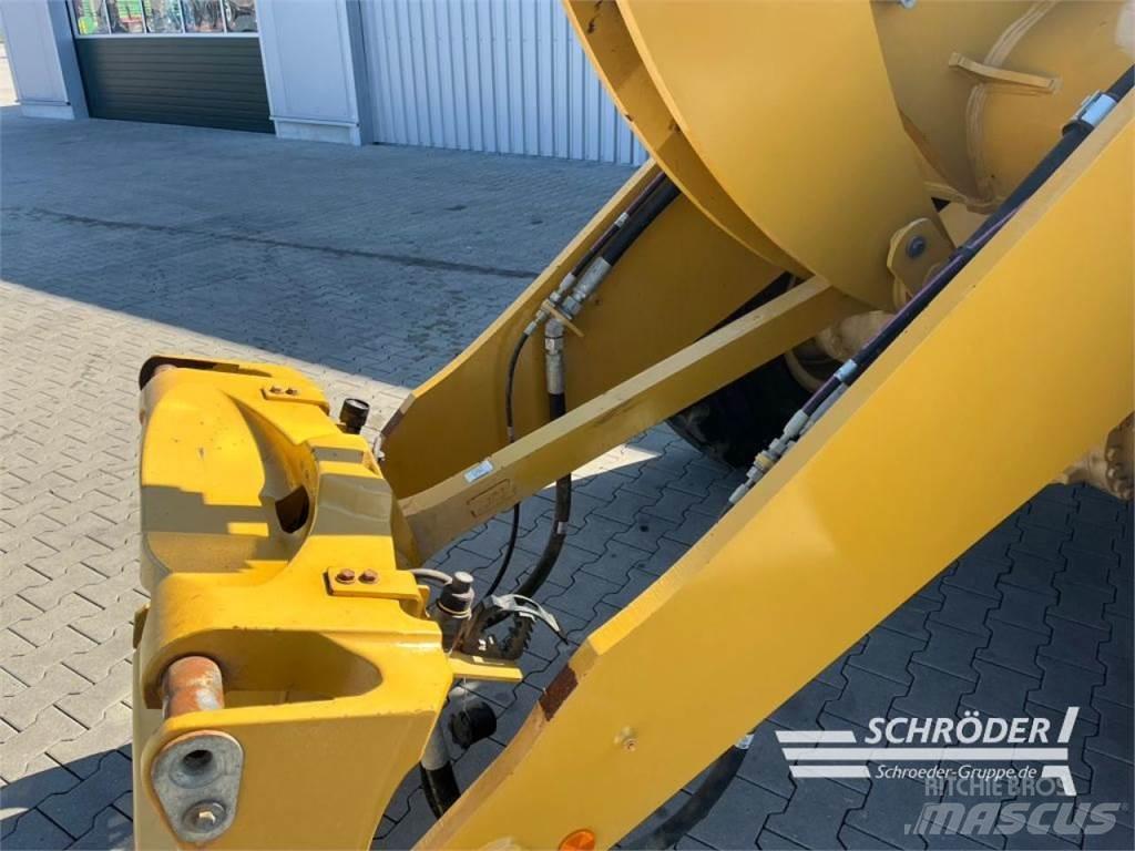 CAT 938 HL Фронтальні навантажувачі