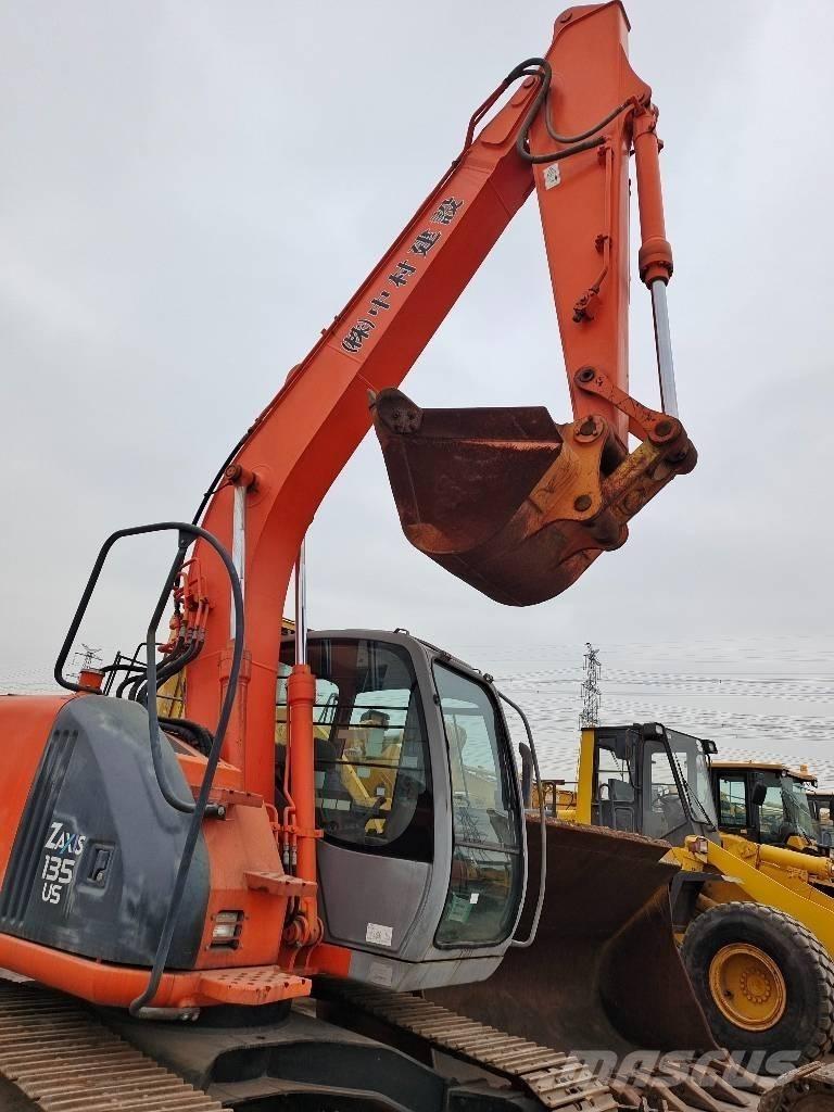 Hitachi ZX 135 US Гусеничні екскаватори