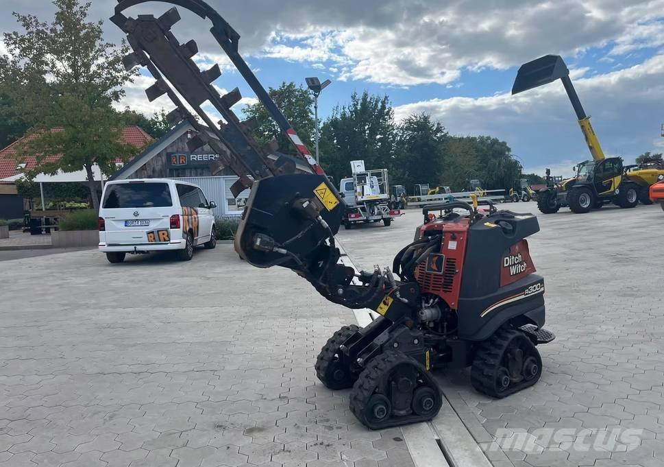 Ditch Witch R300 Гусеничні самоскиди