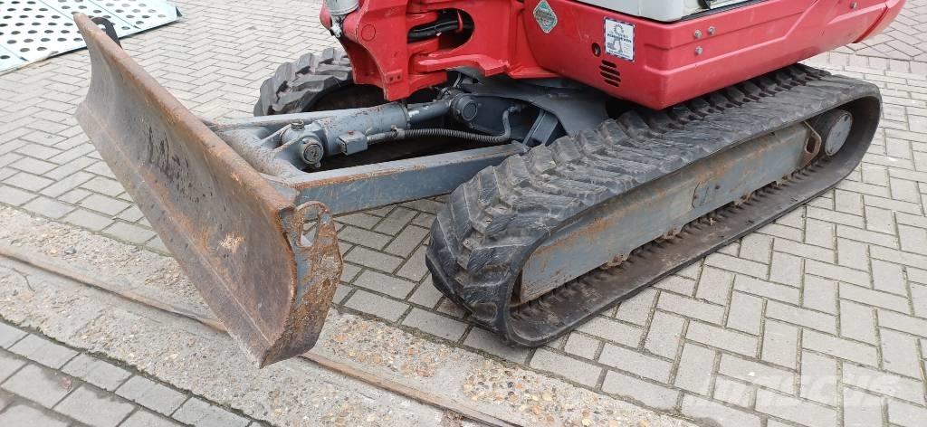 Takeuchi TB 235 CR Міні-екскаватори < 7т