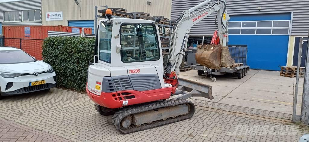 Takeuchi TB 235 CR Міні-екскаватори < 7т