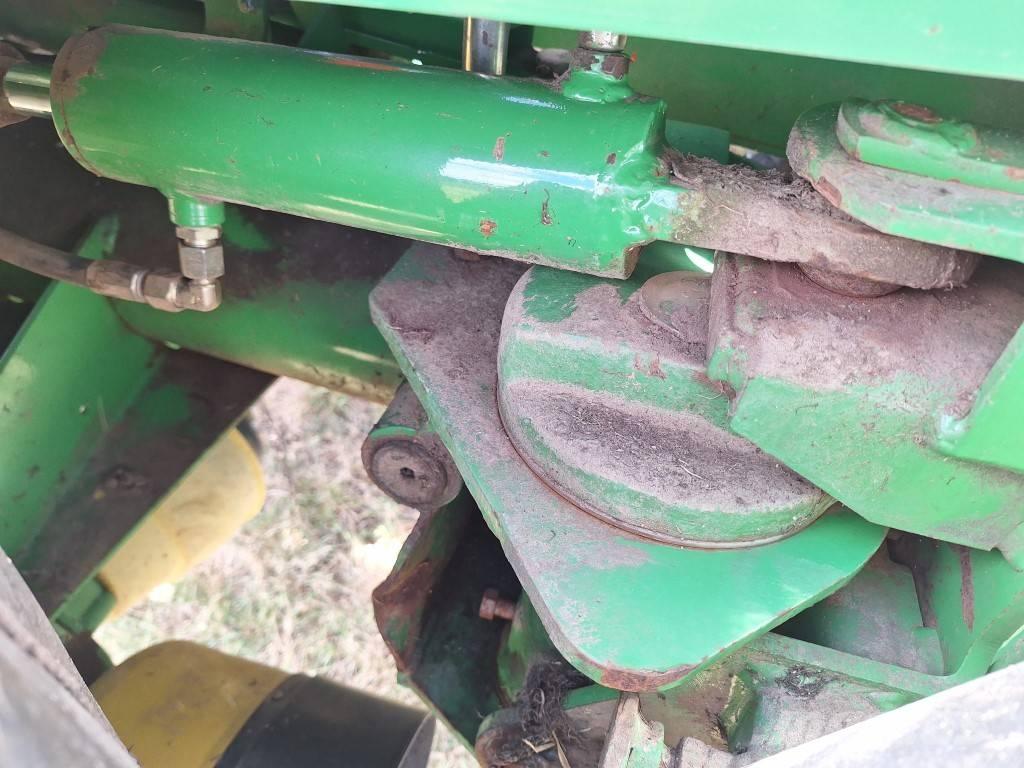 John Deere 328 Косилки-формувачі