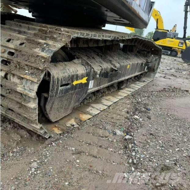 Hitachi ZX200 Гусеничні екскаватори