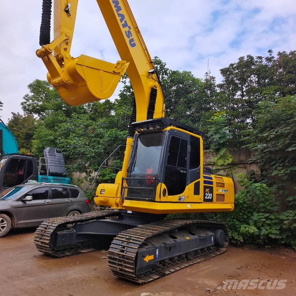 Komatsu PC 220 Гусеничні екскаватори