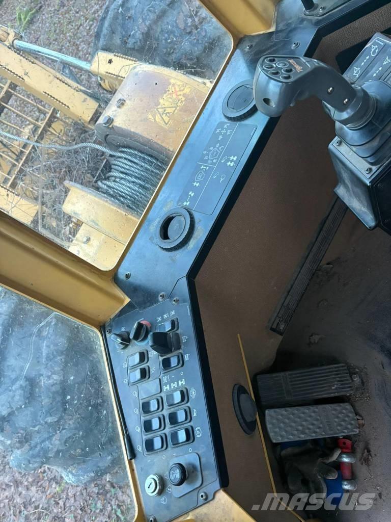 TCI 610E Трельовочні трактора