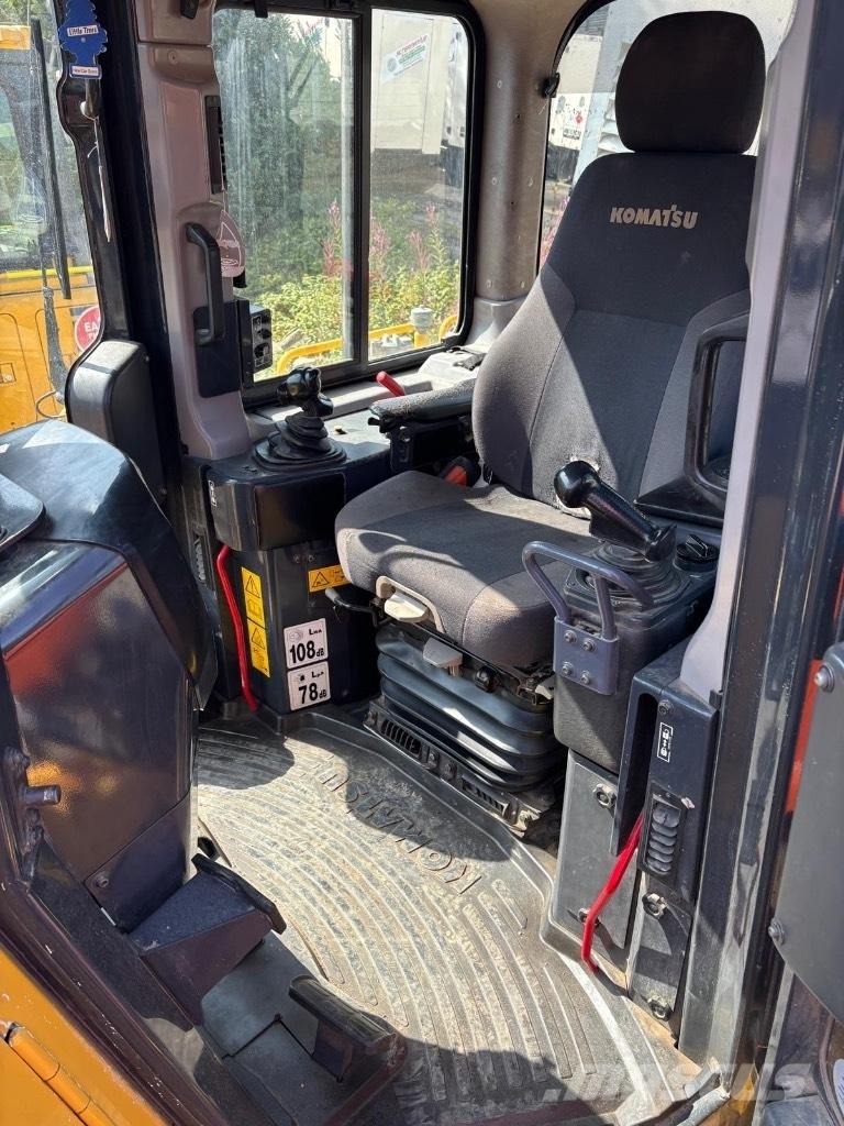 Komatsu D 65 PXi-18 Гусеничні бульдозери