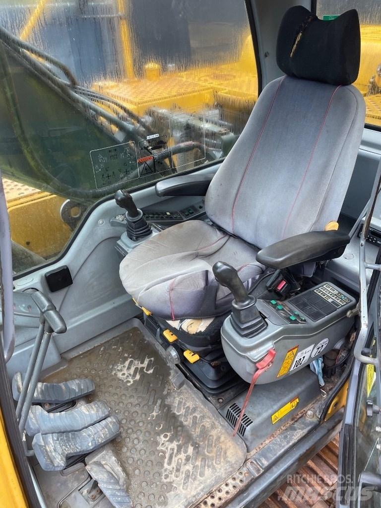 Volvo EC210B Гусеничні екскаватори