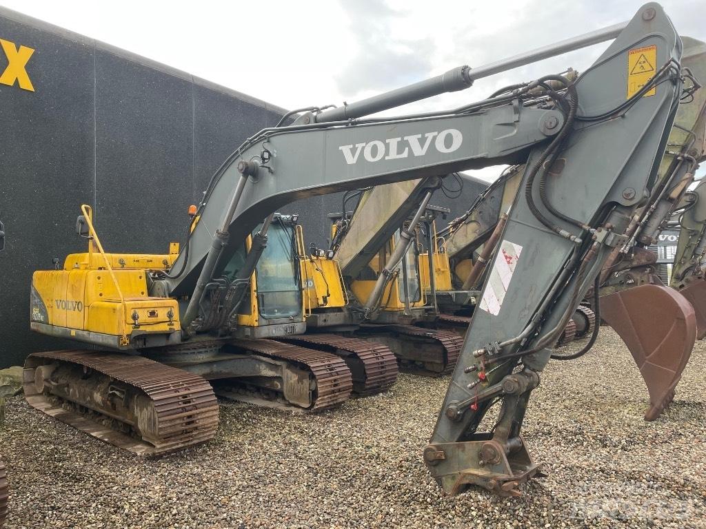 Volvo EC210B Гусеничні екскаватори